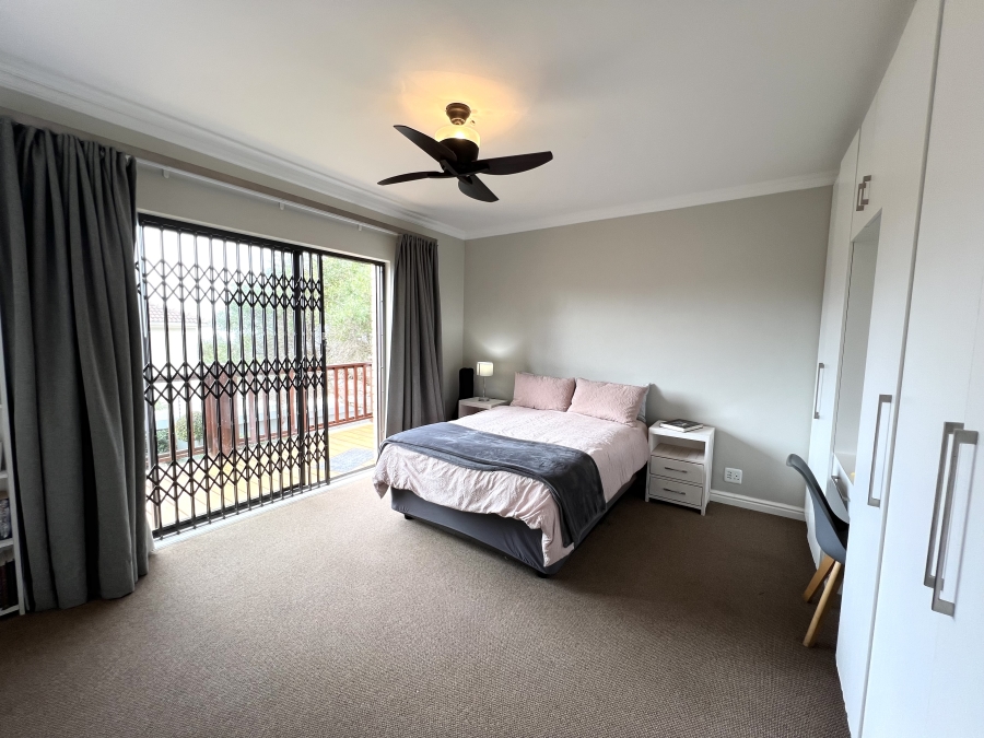 4 Bedroom Property for Sale in Wavecrest Eastern Cape